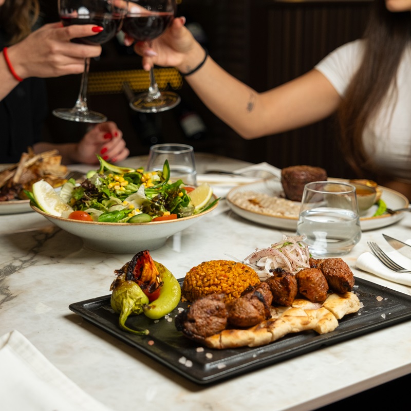 Annelerimiz İçin Özel Bir Akşam