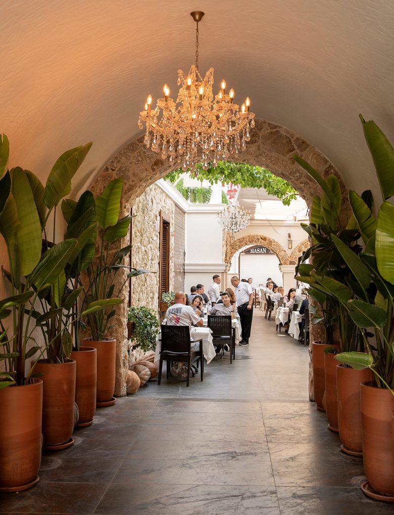 Parlak Restoran’da Yepyeni Bir Nefes: Yenilenen Dekor ve Atmosferle Tanışın  Parlak Restoran’da Yepyeni Bir Nefes: Yenilenen Dekor ve Atmosferle Tanışın