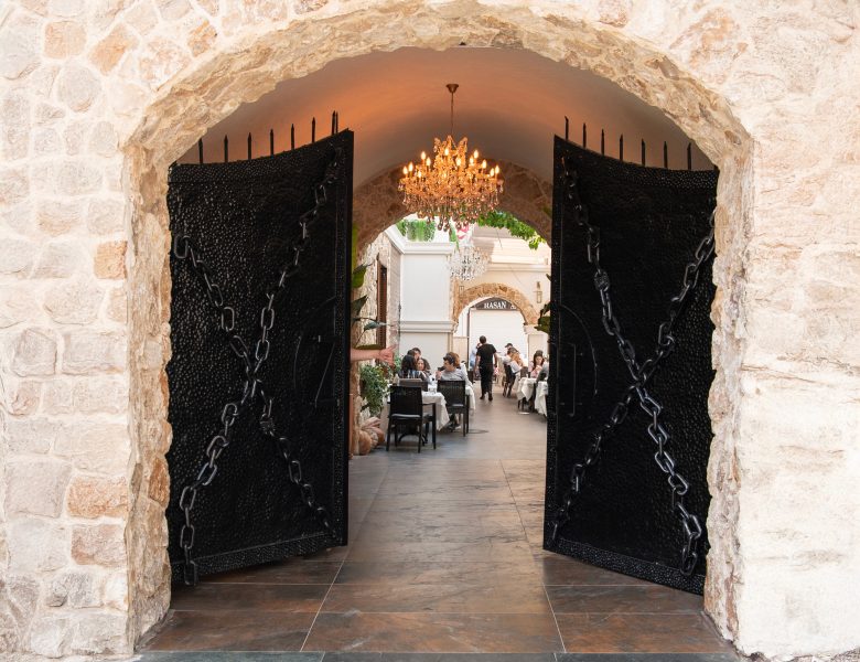 Zaman Yolculuğu: Antalya’nın Kalbinde Parlak Restoran’ın 70 Yıllık Mirası  Zaman Yolculuğu: Antalya’nın Kalbinde Parlak Restoran’ın 70 Yıllık Mirası