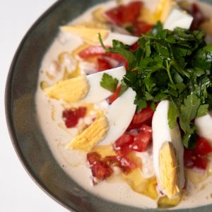 Antalya'nın Efsane Lezzeti: Tahinli Piyazın Sırrı ve Parlak Restoran'daki Özgün Yorumu