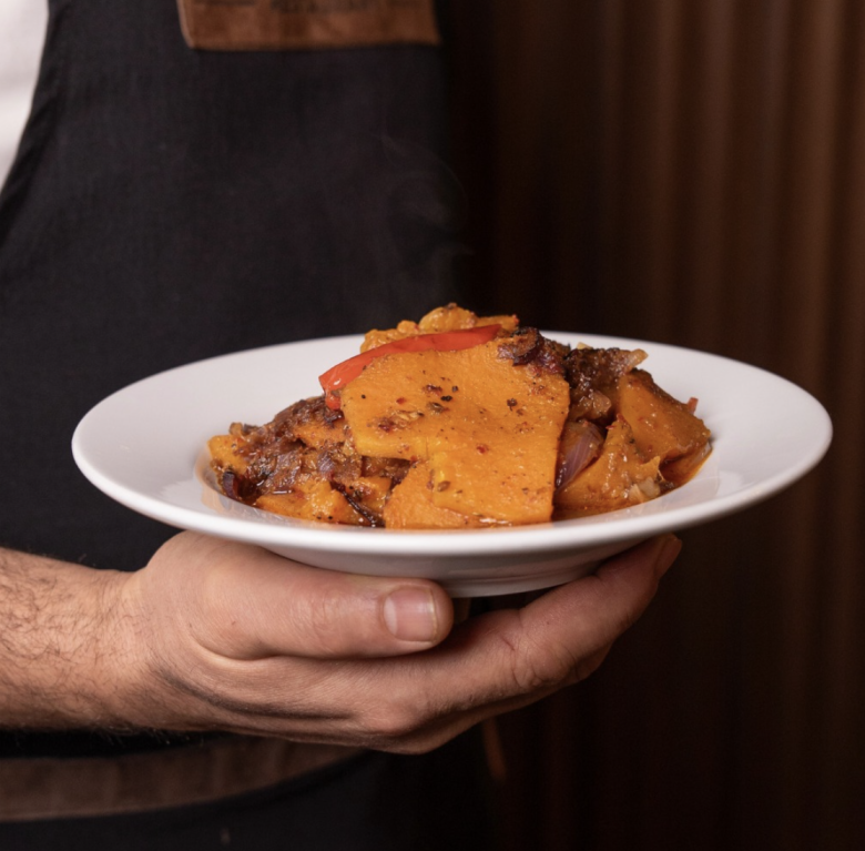 Zincirli Han’ın Kalbinde Ege Esintisi Zincirli Han’ın Kalbinde Ege Esintisi